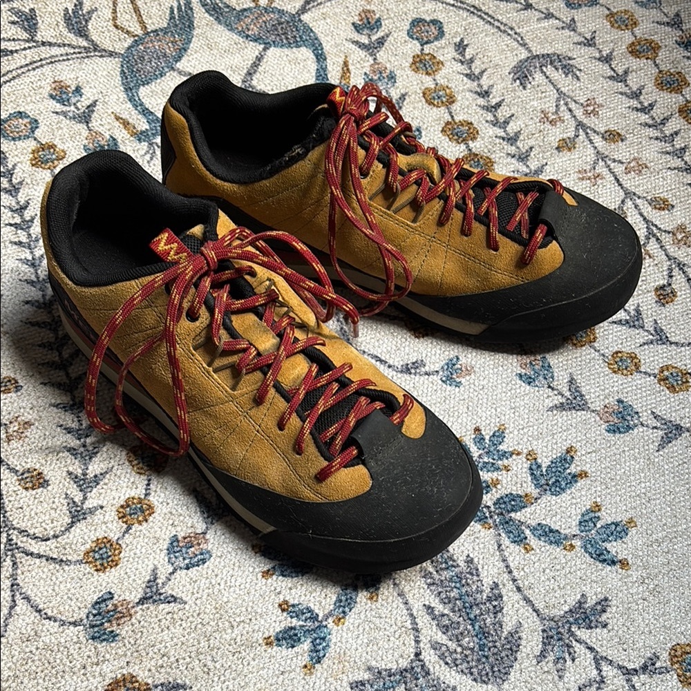 Merrell Catalyst suede shoes * men's sz 9 * GUC
